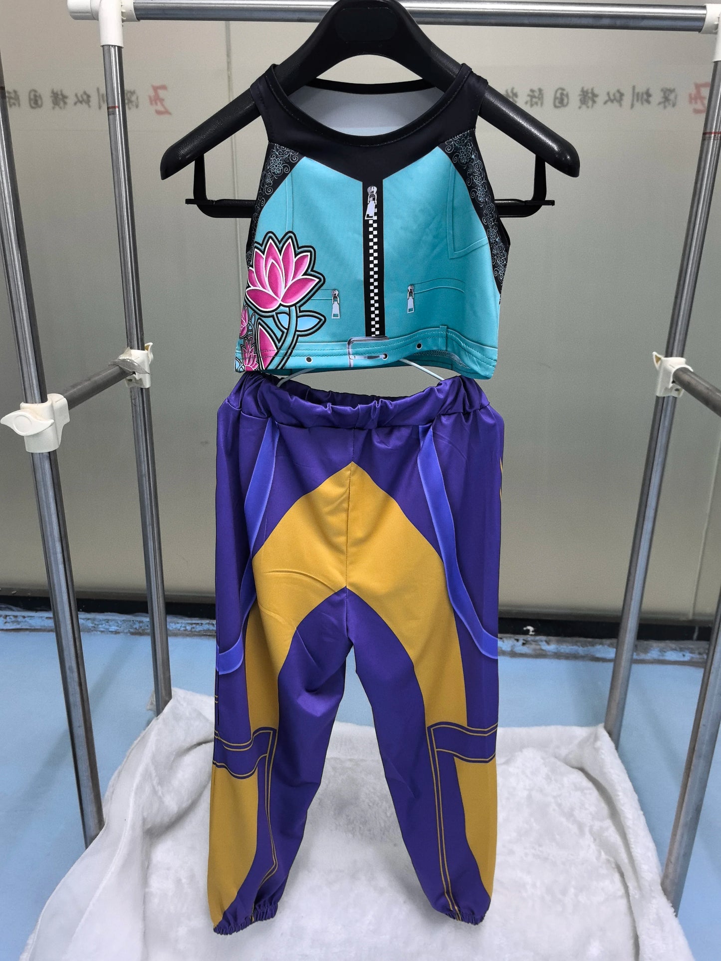 Anime KPop Demon Cosplay Costume – Zoey Wig & Daggers Set for Halloween